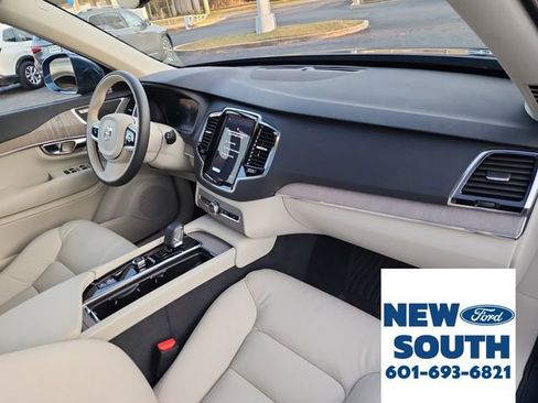 Used 2025 Volvo XC90 B6 Plus w/ Protection Package Premier image 15