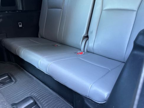 Used 2022 Toyota Highlander XLE AWD/4WD image 16