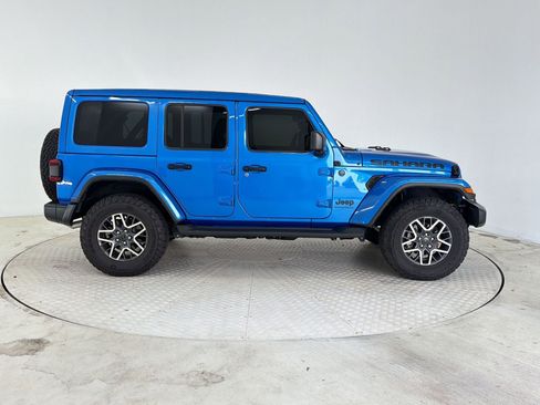 Used 2025 Jeep Wrangler Unlimited Sahara w/ Safety Group AWD/4WD image 8