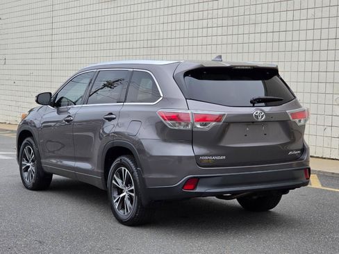 Used 2016 Toyota Highlander XLE AWD/4WD image 5