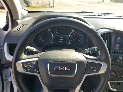 Used 2024 GMC Terrain SLT image 18