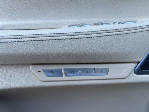 Used 2018 BMW 740i xDrive image 9