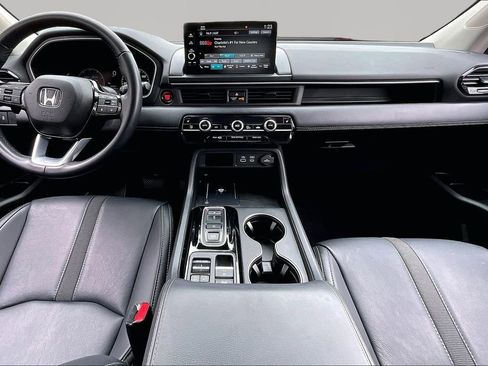 Used 2025 Honda Pilot EX-L image 8