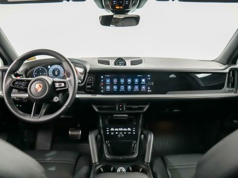 Certified 2025 Porsche Cayenne S image 21
