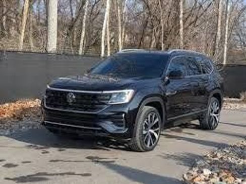 Used 2024 Volkswagen Atlas SEL Premium R-Line image 1