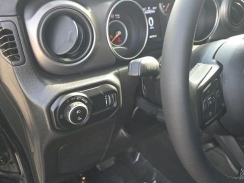 Used 2023 Jeep Gladiator Sport AWD/4WD image 11