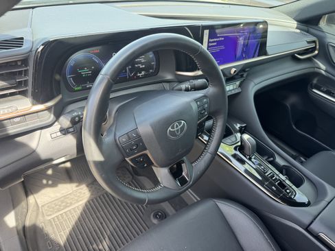 Used 2025 Toyota Crown AWD/4WD image 17