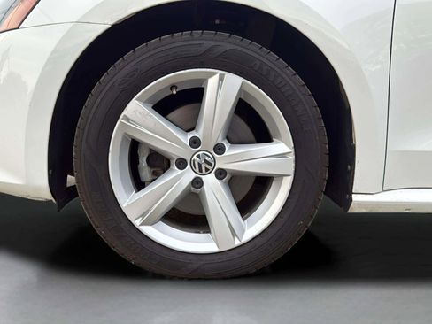 Used 2013 Volkswagen Passat TDI SE image 39