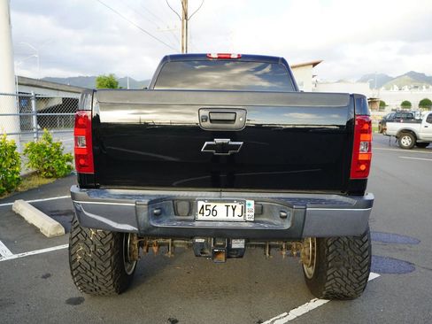 Used 2014 Chevrolet Silverado 2500 LT w/ Custom Sport Truck Package image 31