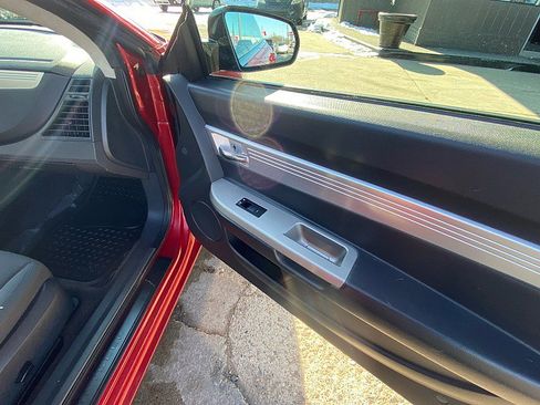 Used 2010 Chrysler Sebring Touring image 18