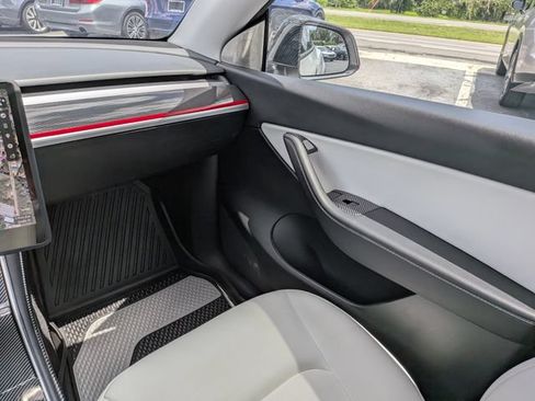 Used 2020 Tesla Model Y Performance AWD/4WD image 16
