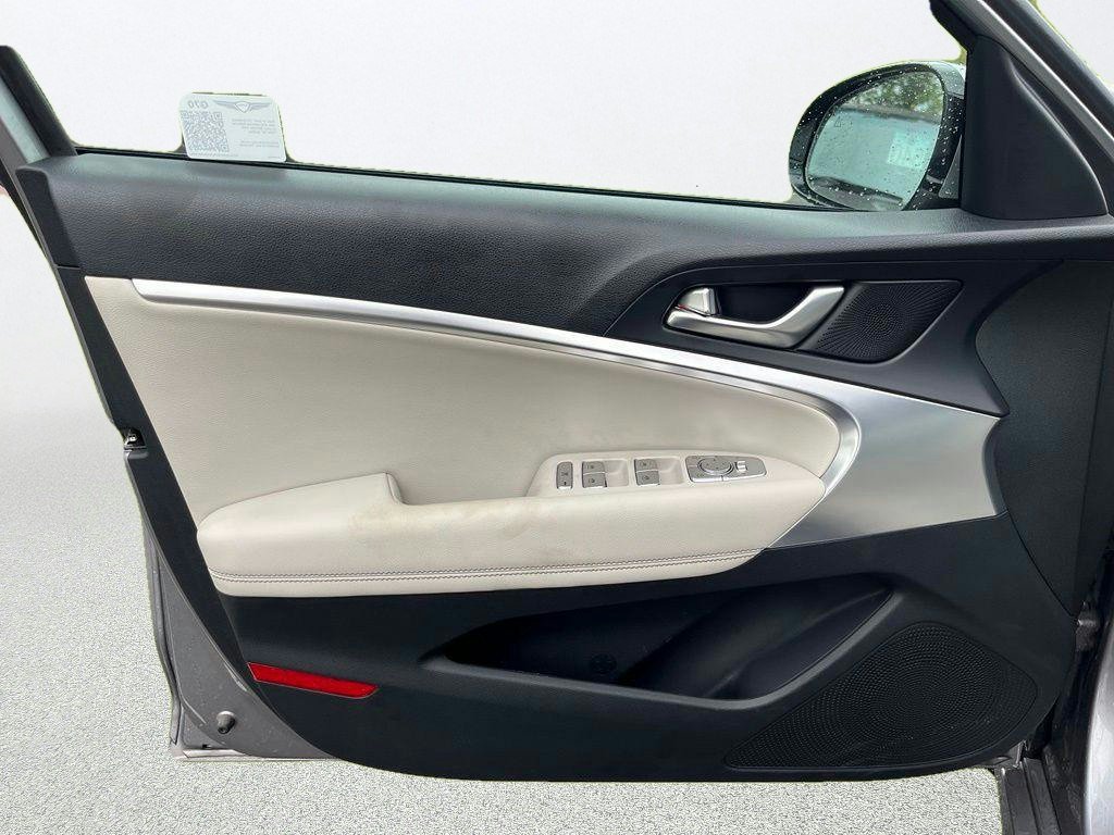 Used 2025 Genesis G70 2.5T AWD/4WD image 7