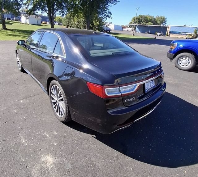 Used 2017 Lincoln Continental Select AWD/4WD image 2