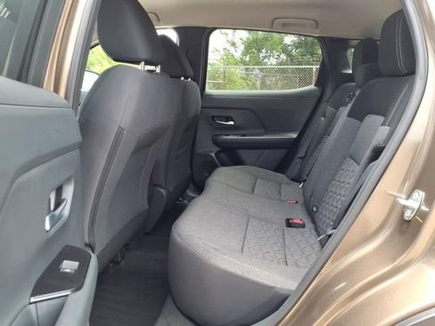 Used 2025 Nissan Kicks SV FWD image 11