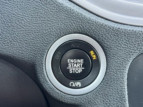 Used 2023 Dodge Charger SXT image 10