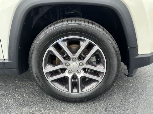 Used 2018 Jeep Compass Latitude w/ Popular Equipment Group FWD image 76
