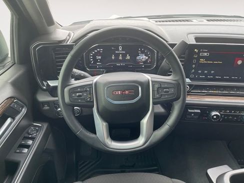 Used 2025 GMC Sierra 1500 Elevation image 12