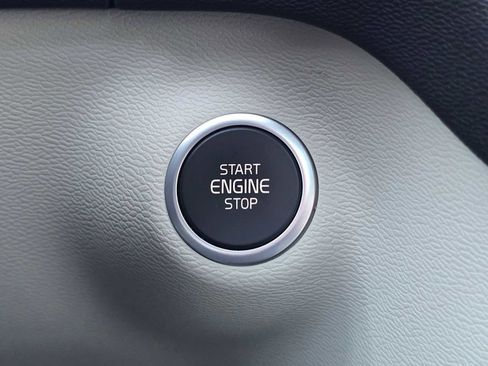 Certified 2023 Volvo XC40 B5 Ultimate w/ Protection Package Premier image 31