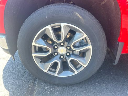 Used 2022 Chevrolet Silverado 1500 LT AWD/4WD image 29