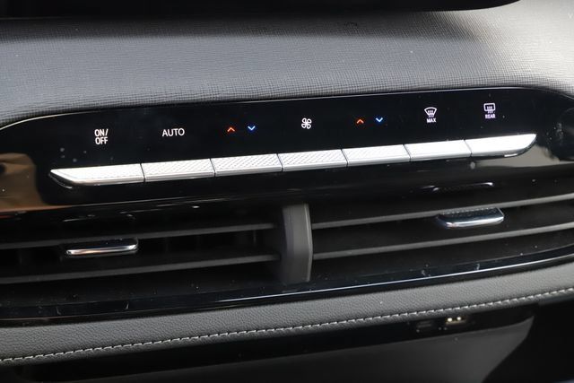 Used 2025 Buick Enclave Preferred AWD/4WD image 32