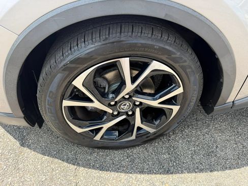 Used 2018 Toyota C-HR XLE FWD image 54
