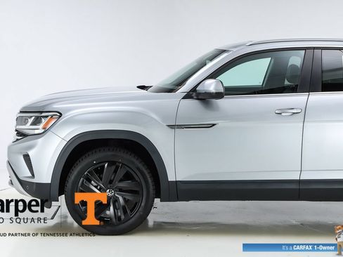 Used 2022 Volkswagen Atlas Cross Sport SE w/ Panoramic Sunroof Package FWD image 3