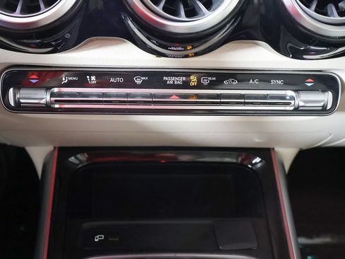 Used 2021 Mercedes-Benz GLB 250 4MATIC w/ Premium Package image 47