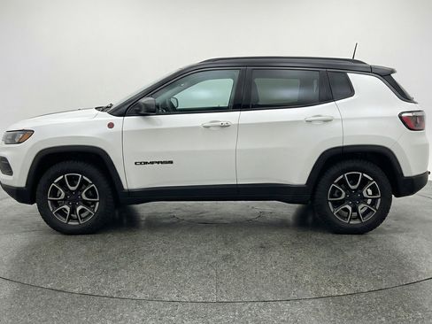 Used 2025 Jeep Compass Trailhawk w/ Trailer Tow Group image 5