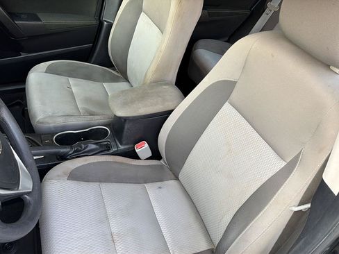 Used 2019 Toyota Corolla LE FWD image 27