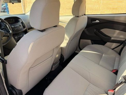 Used 2015 Ford Focus SE w/ SE Sport Package image 18