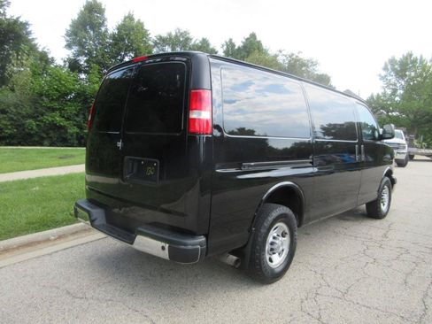 Used 2018 Chevrolet Express 2500 w/ Driver Convenience Package RWD image 10