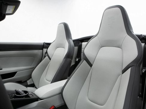 Certified 2025 Porsche 911 Carrera image 5