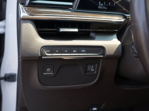 Used 2022 Cadillac Escalade Premium Luxury AWD/4WD image 16