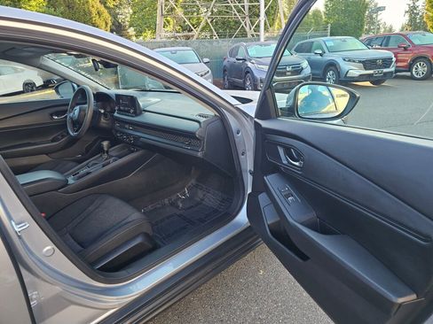 Used 2023 Honda Accord EX image 12