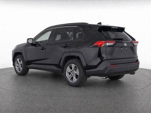Used 2022 Toyota RAV4 XLE w/ Convenience Package AWD/4WD image 3