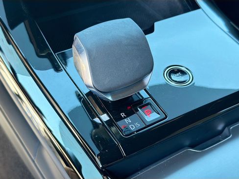 Used 2024 Land Rover Range Rover Sport SE image 31