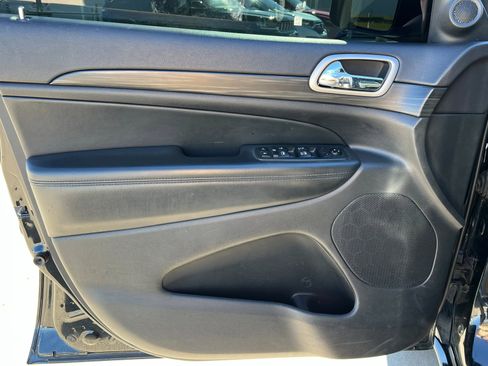 Used 2021 Jeep Grand Cherokee Laredo X image 14