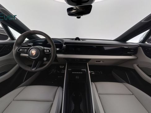 Used 2024 Porsche Macan 4 Electric AWD/4WD image 26
