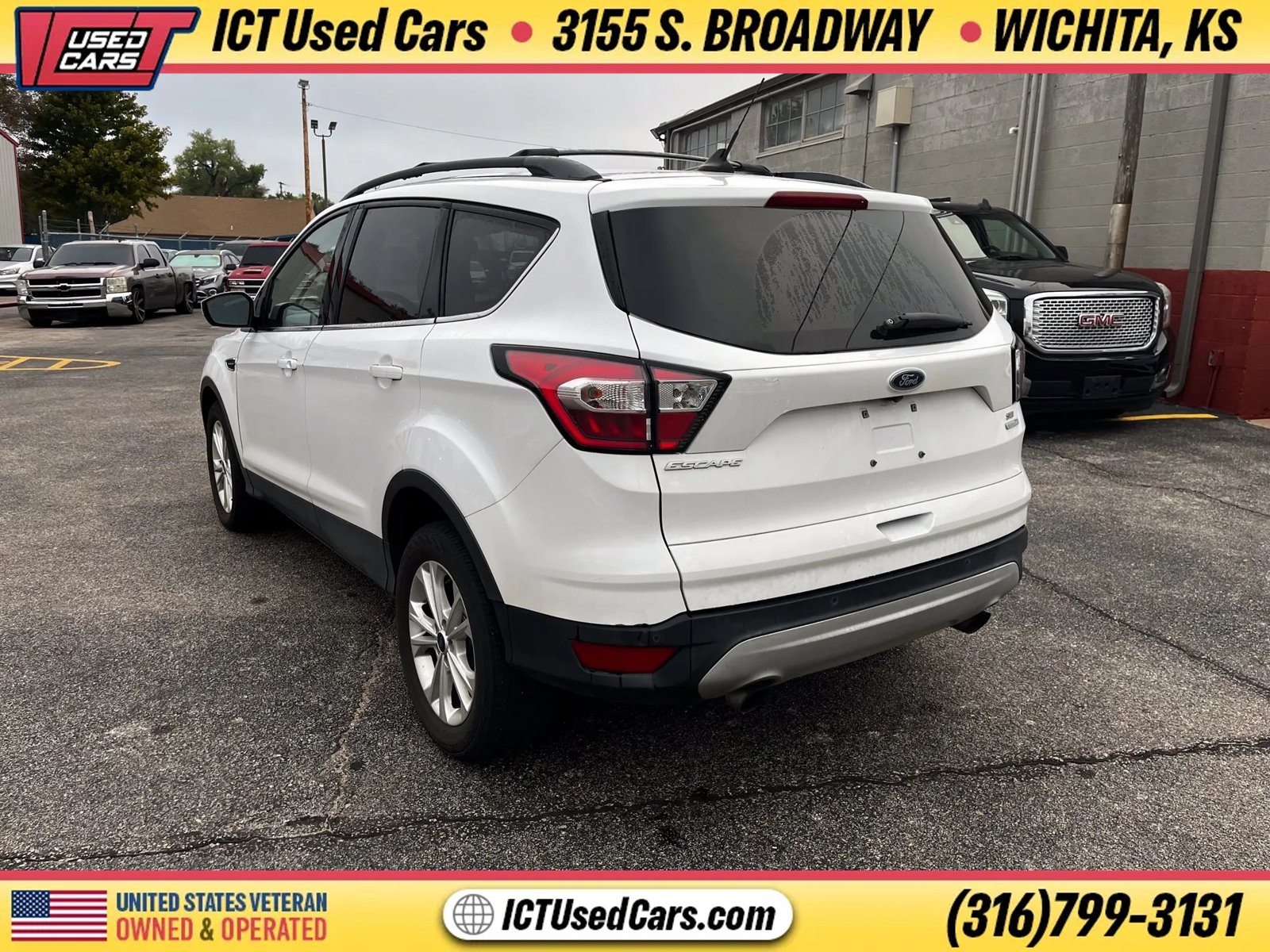Used 2018 Ford Escape SE w/ Ford Safe & Smart Package FWD image 2