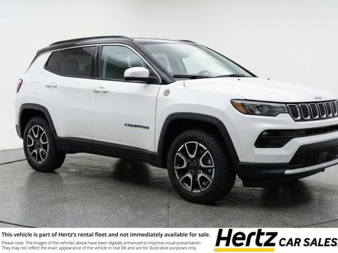Used 2025 Jeep Compass Trailhawk image 1