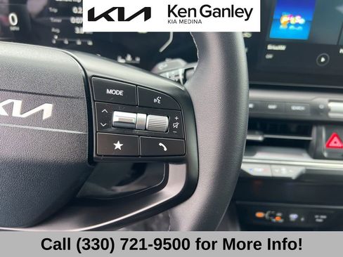 Used 2025 Kia K4 EX image 32