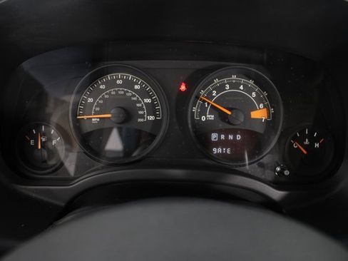 Used 2014 Jeep Patriot Latitude image 9