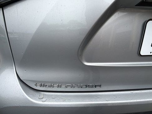 Used 2023 Toyota Highlander LE AWD/4WD image 33
