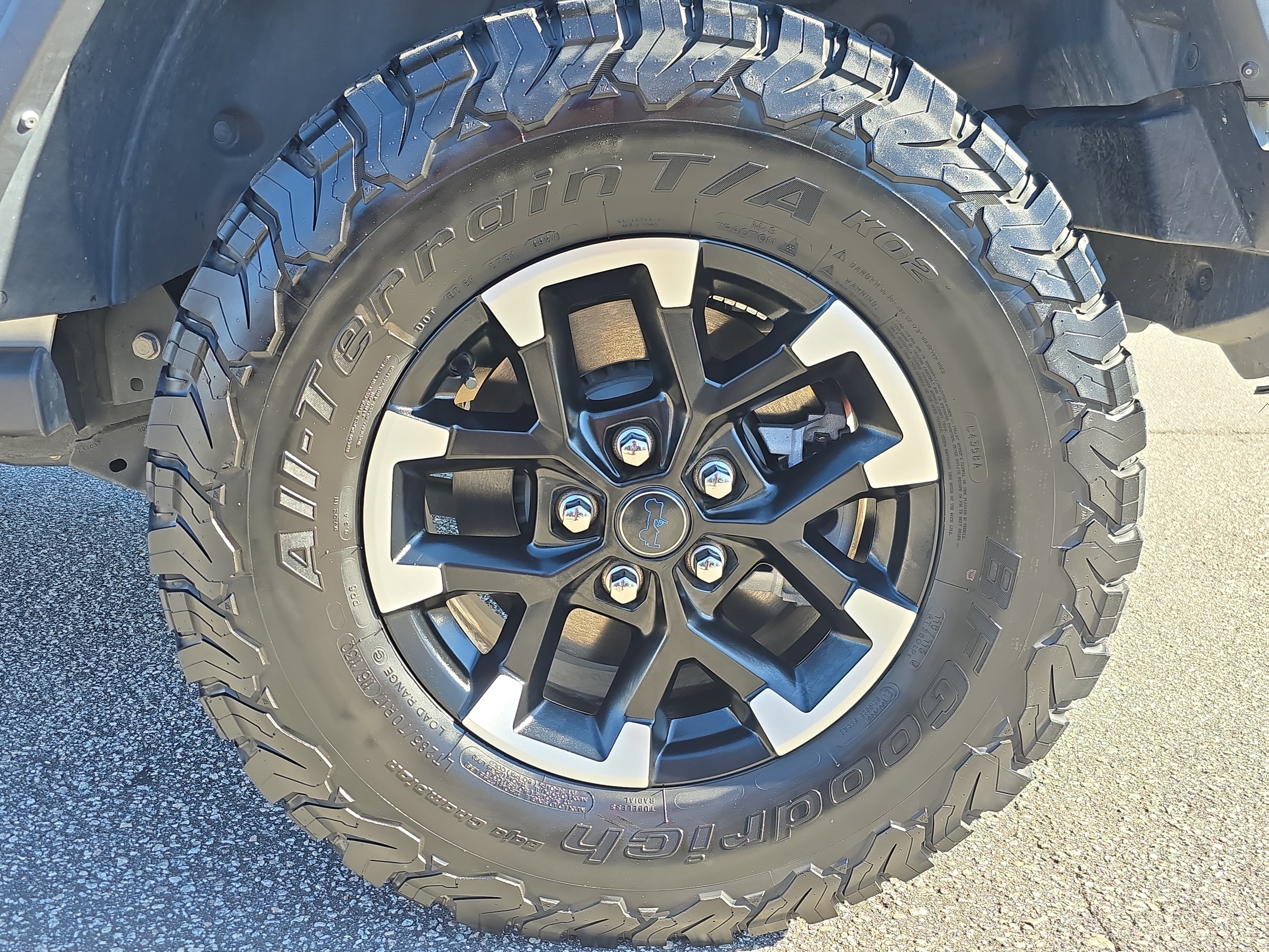Used 2024 Jeep Wrangler Unlimited Rubicon 4xe AWD/4WD image 29