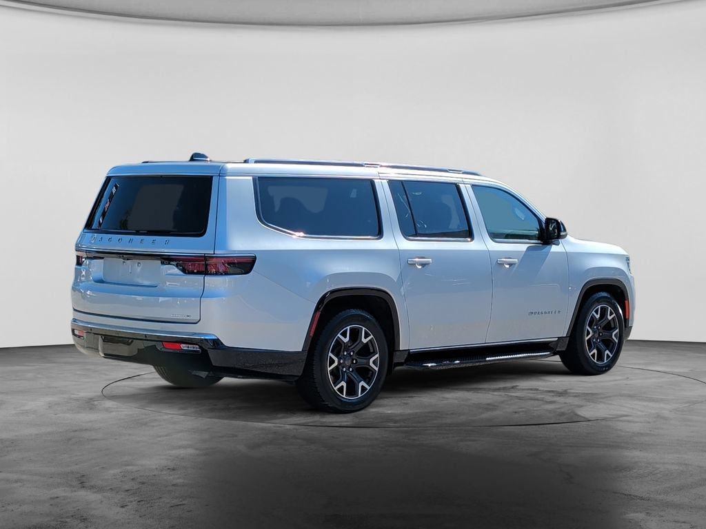 Used 2024 Jeep Wagoneer L Series III w/ Flexible Seating Group AWD/4WD image 7