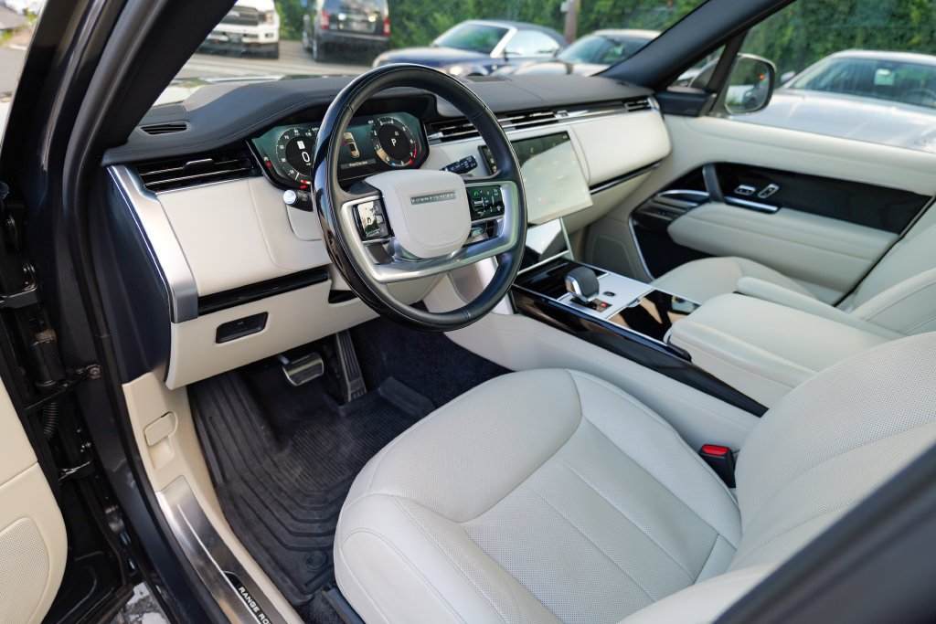 Used 2025 Land Rover Range Rover Long Wheelbase SE AWD/4WD image 19