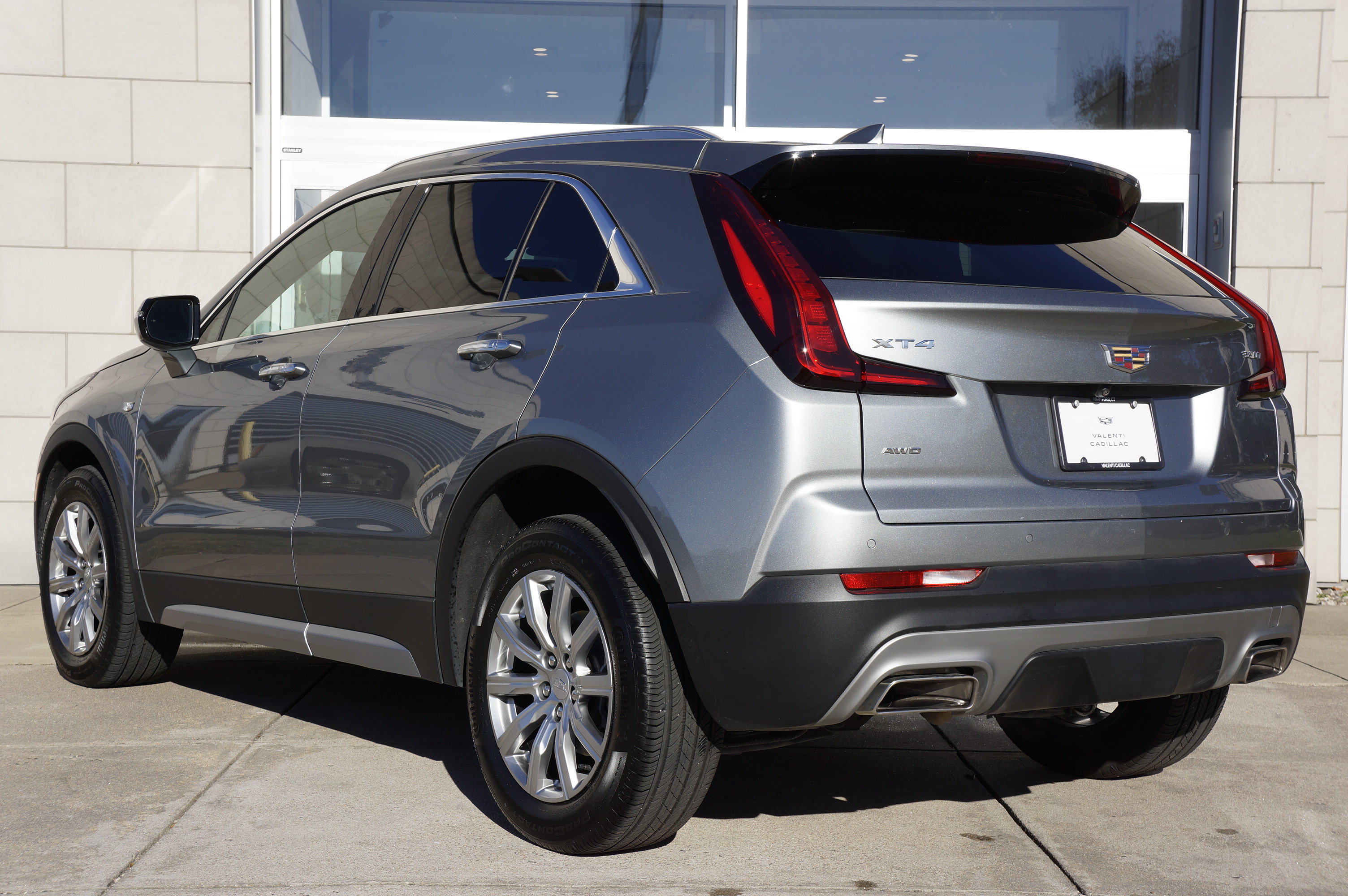 Used 2023 Cadillac XT4 Premium Luxury w/ Cold Weather Package AWD/4WD image 9