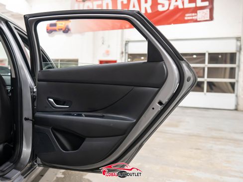 Used 2025 Hyundai Elantra SEL image 40