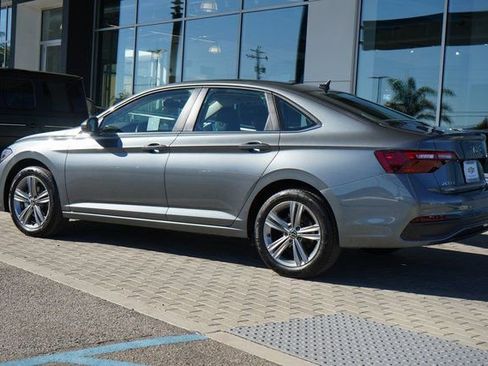 Used 2024 Volkswagen Jetta SE image 6