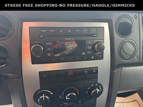 Used 2010 Jeep Commander Sport image 12